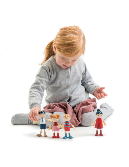 Familia de muñecos articulados